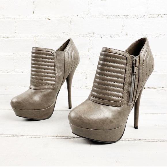 Shoe Dazzle Shoes - Shoedazzle Grey Zipper Heels